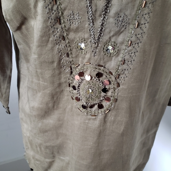 🌺 Linen tunic studded and embroidered green army size small 🌺 - Picture 7 of 9